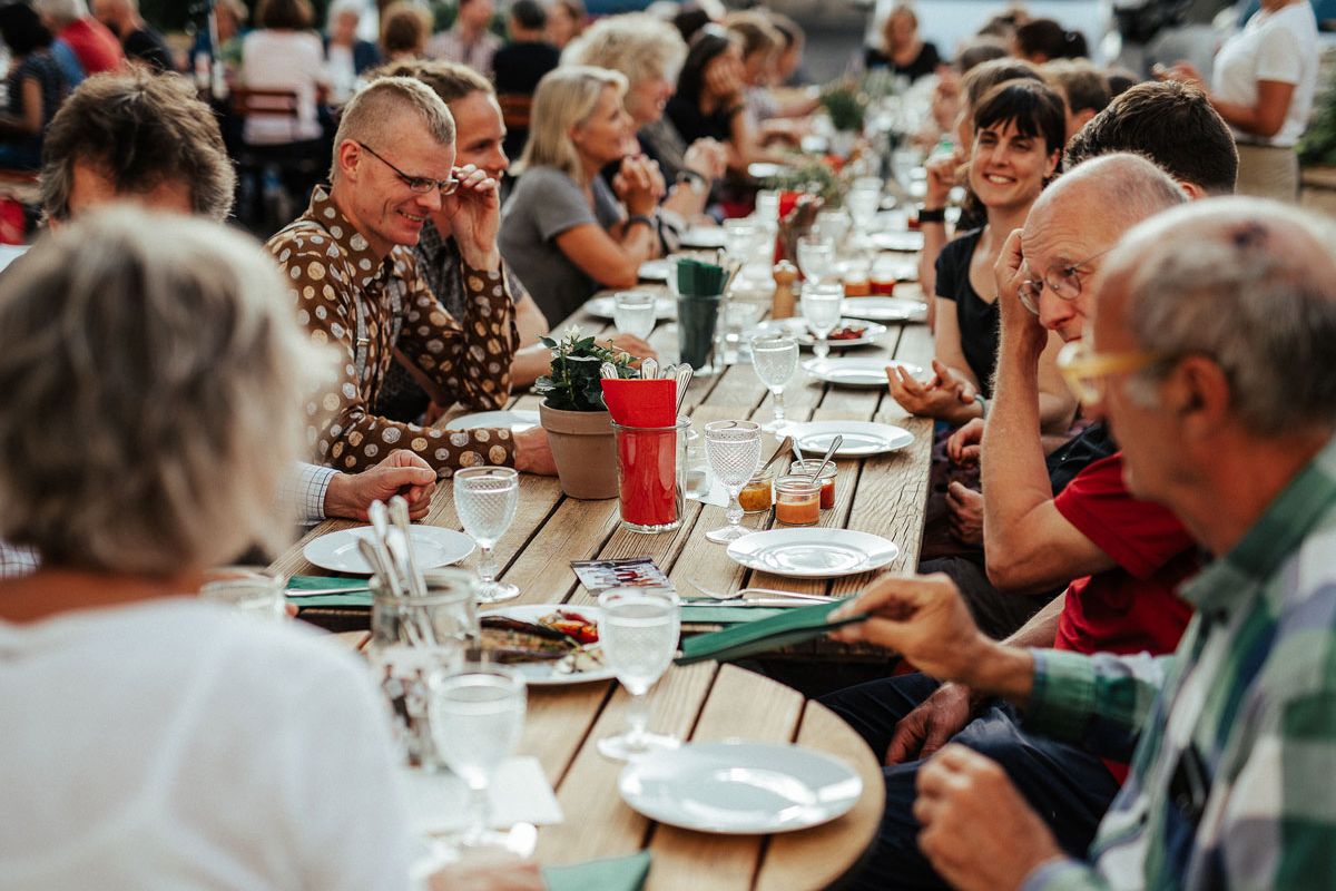 Tavolata in der Sommerbeiz